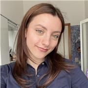 Studentessa laureata in lingue offre aiuto compiti e ripetizioni personalizzate.